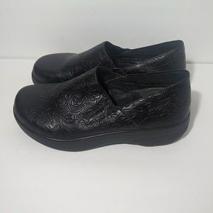 Landu mules and colgs woman size 9